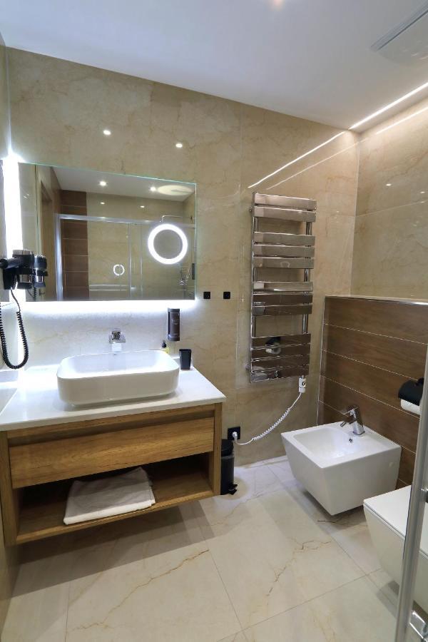 Apartman Gold Akvamarin Bešeňová Exteriör bild