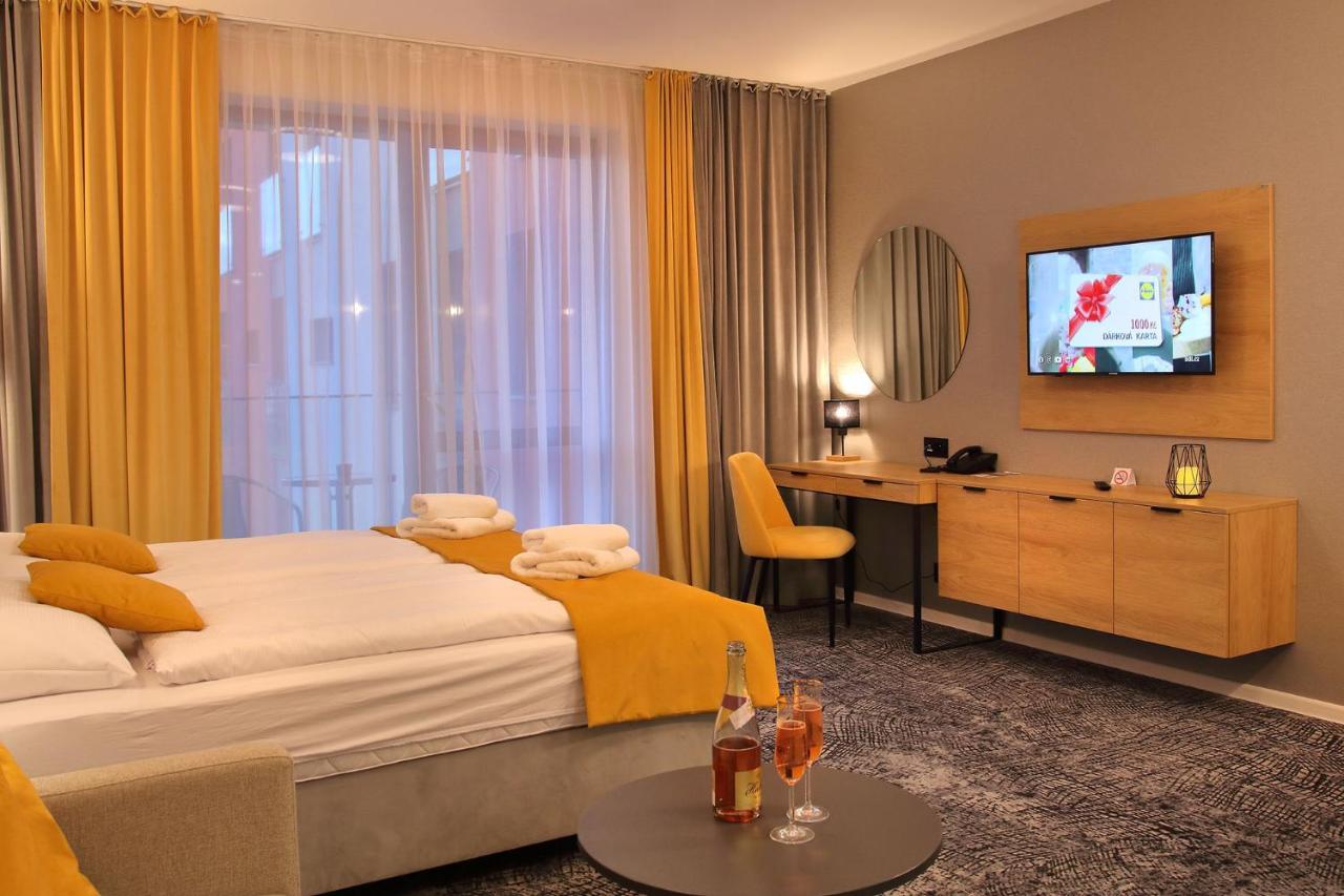 Apartman Gold Akvamarin Bešeňová Exteriör bild